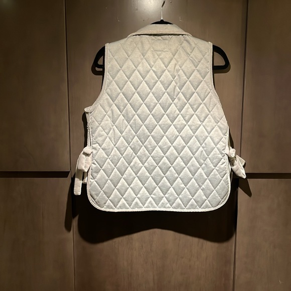 Banana Republic,Gray, Quilted,Women’s Split Vest w/velvet trim. Excellent cond. - Picture 4 of 8